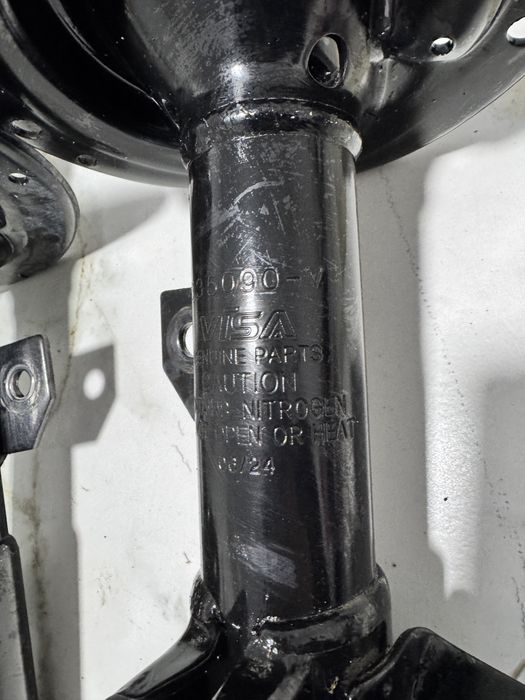 Амортиз с чашками камри 50se