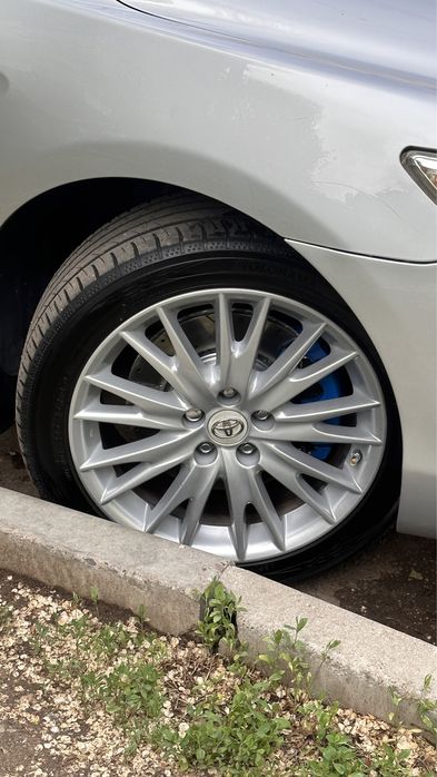 Диски R18 Lexus GS с летней резиной