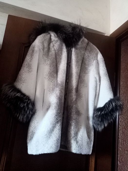 Шуба из ламы с капюшоном