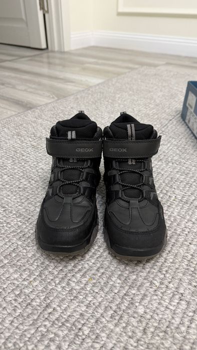 Продам детские ботинки GEOX