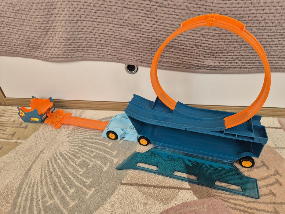 Hot Wheels автовоз. Bugatti, пътна помощ Dickie