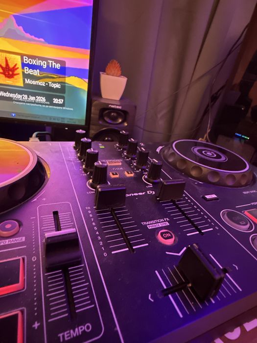 Pioneer ddj 200 (може лек коментар по жената)