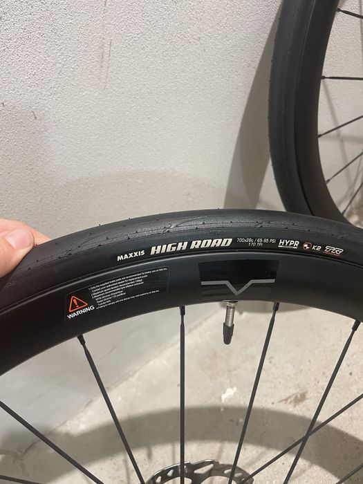 Roti bicicleta carbon Level, cauciucuri maxis, disc