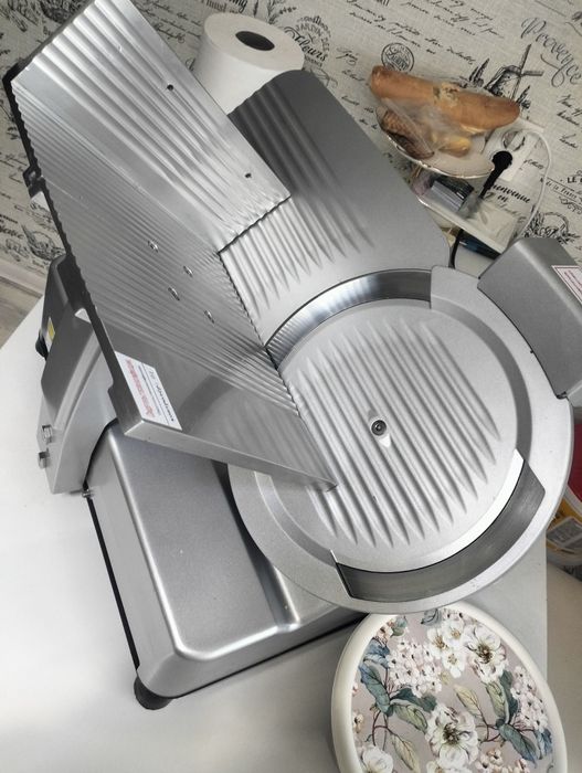 Продам слайсер проезводственый