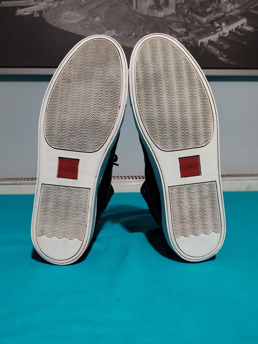 HUGO BOSS Fuster Mid Sneaker mărimea 45, interior 29,5 cm, cu un mic defect se vede în ultima poză