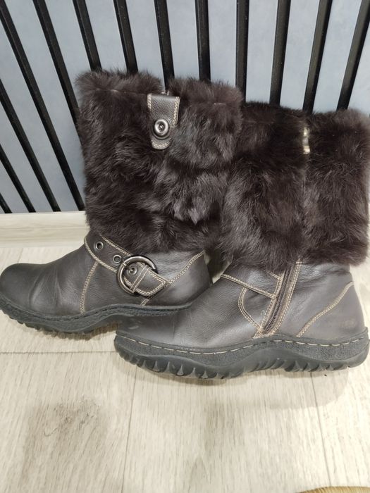 Продам замшевые ботфорты, и кожаные натуральные зимние сапоги.