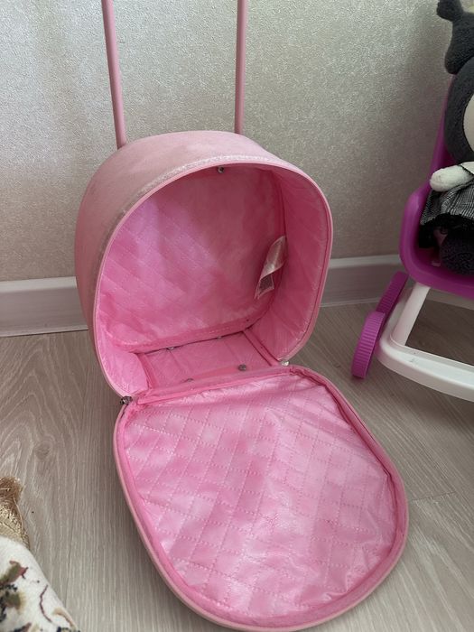 Ойыншықтар сатылады.