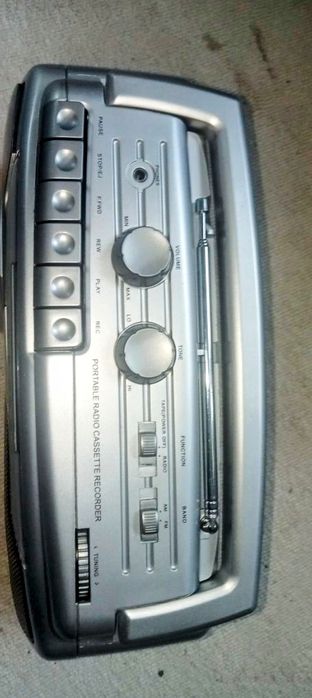 Radio casetofon Akai nou