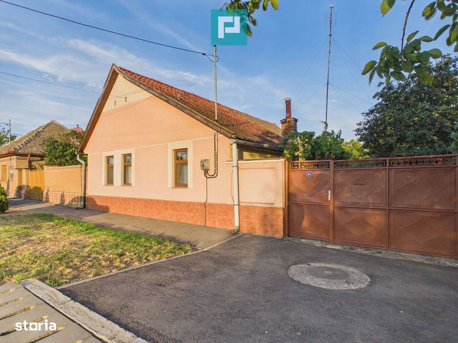 Casă bătrânească cu 4 camere in Pecica