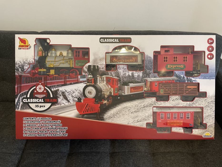Trenulet - locomotiva cu 4 vagoane