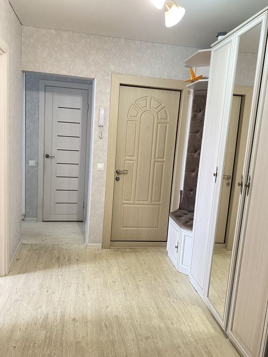 Продаётся в 4 микрорайоне 3-х комн. квартира