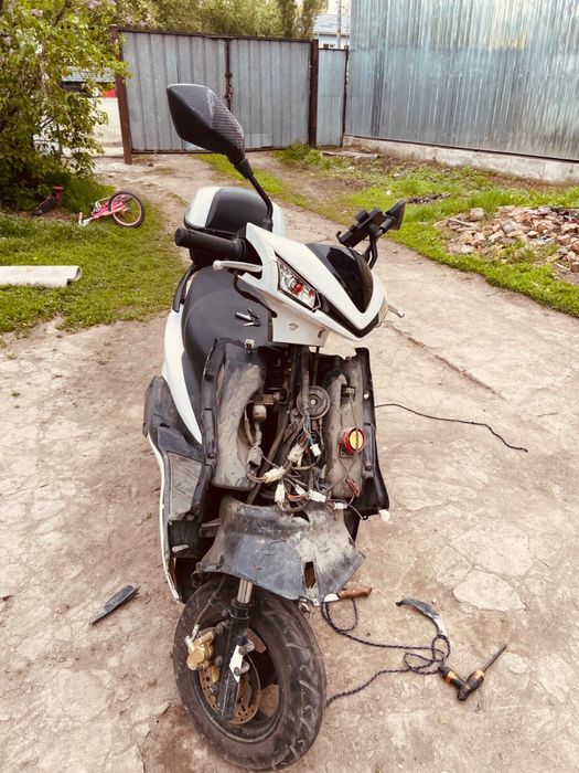 Мопед м8 на ходу обмен интересует на айфон 11 про и выше