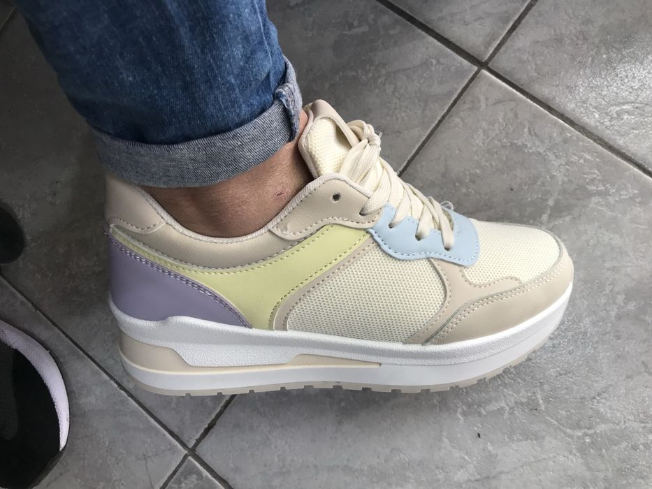 Дамски спортни обувки