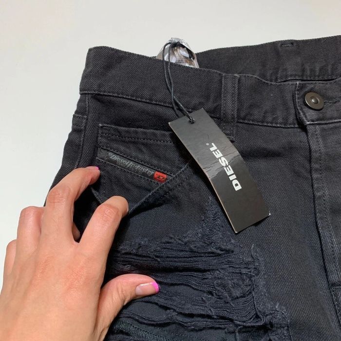 Diesel Aryel Straight Leg Jeans  Distressed W30L32
W30L3
