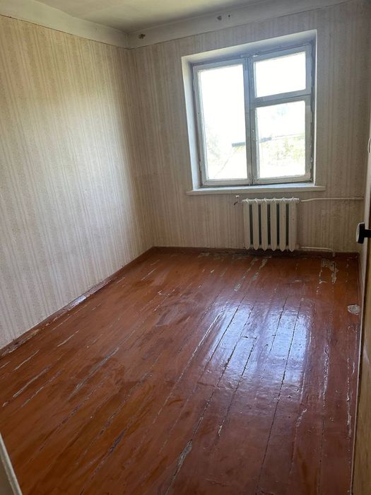 3 комнатная в Ангрене, 5йкэ квартал центр города.