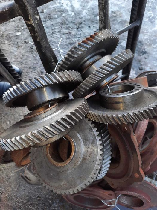 ЮМЗ Д-65 Продаю запчасти