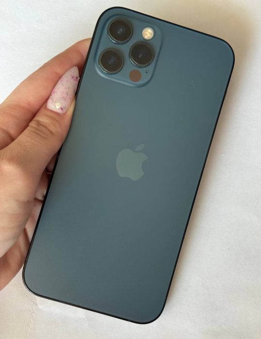 Продам Айфон 12 про