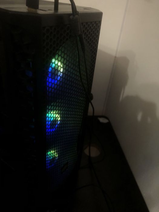 Pc gaming puternic – Ryzen 7 / RX 5700XT AORUS / SSD M.2 1.7TB