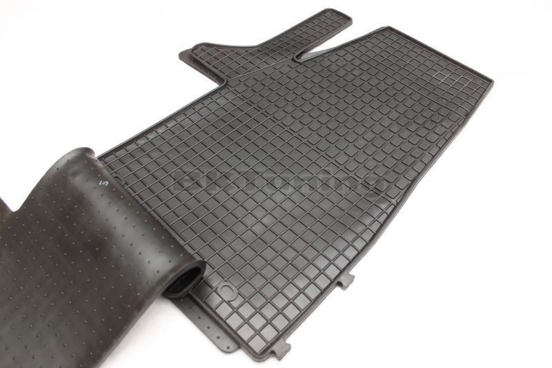 Качествени гумени или мокетени стелки точно за модела за багажник