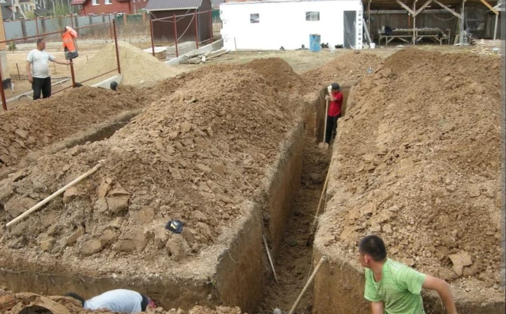 Услуги отбойника, копка ямы и траншей