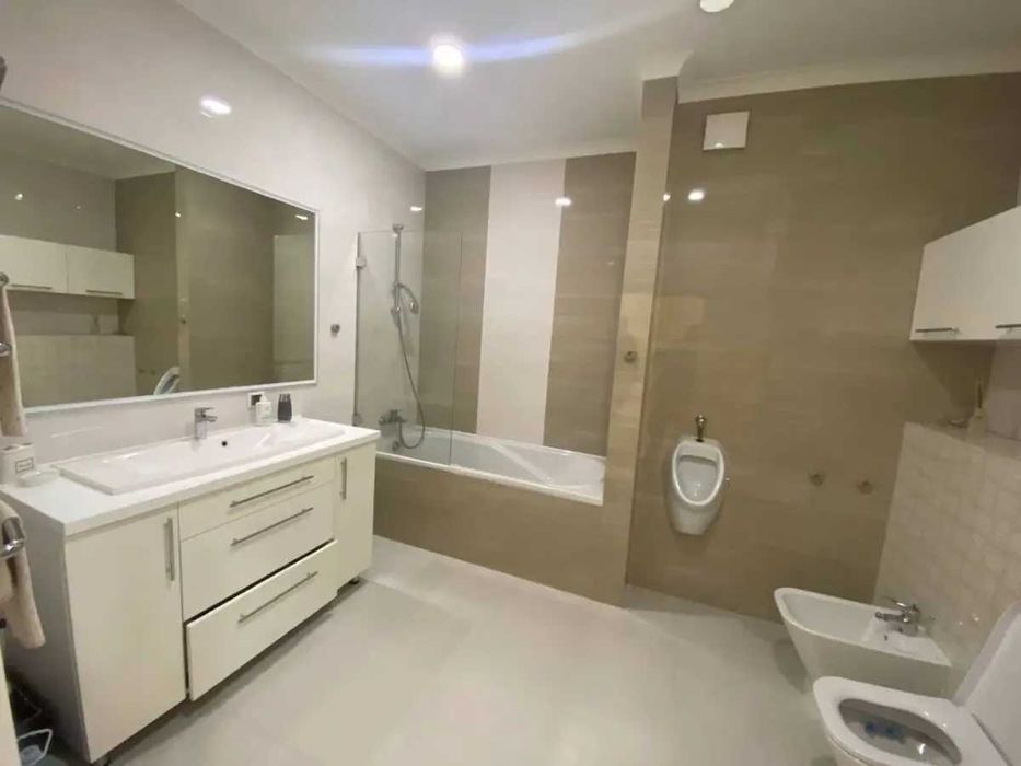 Дава се под наем Тристаен апартамент в София, Зона Б-18 - 90 кв.м за 765 € - Снимка #2