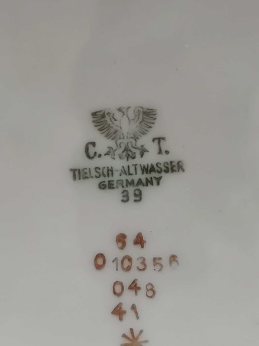 Здравейте продавам един разкошен сервиз,на Карл Тийлш Алтвасер,