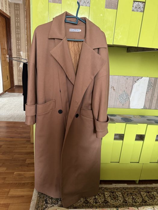 •	Пальто 44 размер 	•	Халат 56 размер 	•	Қара көйлек S размер