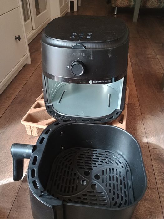 продавам чисто нов airfryer philips
