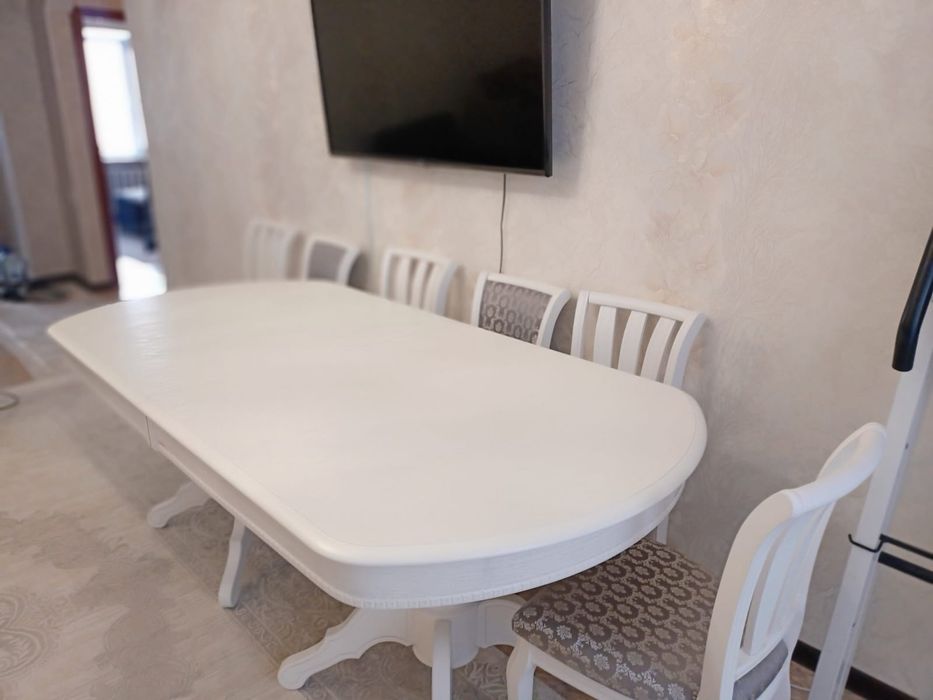 Обеденный стол стулья