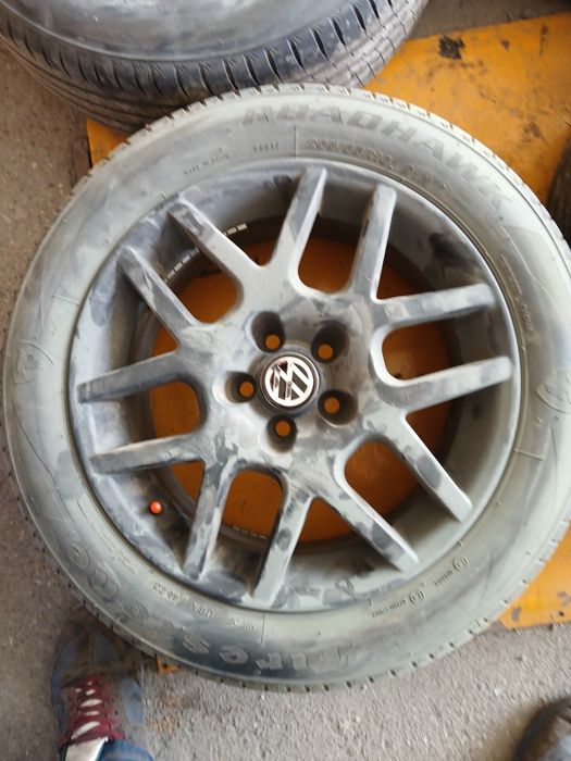 Jante aliaj R16,  5x100 , originale Golf 4 , stare impecabilă fără defecte doar prăfuite ,  cu anvelope de vară  205/55/R16 FIRESTONE DOT 46.2023
