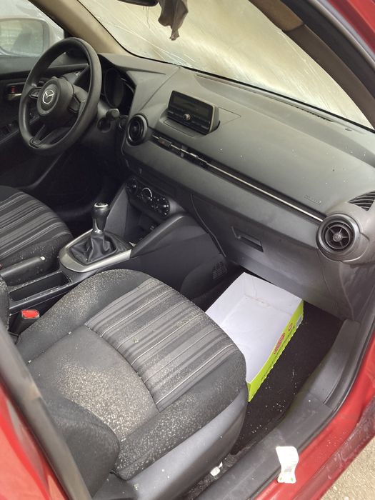 Mazda 2  на части