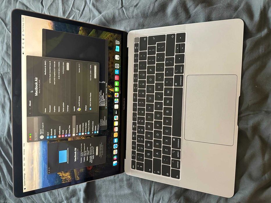 Laptop MacBook Air 2019 retina 13 inch i5  8GB Ram SSD Impecabil