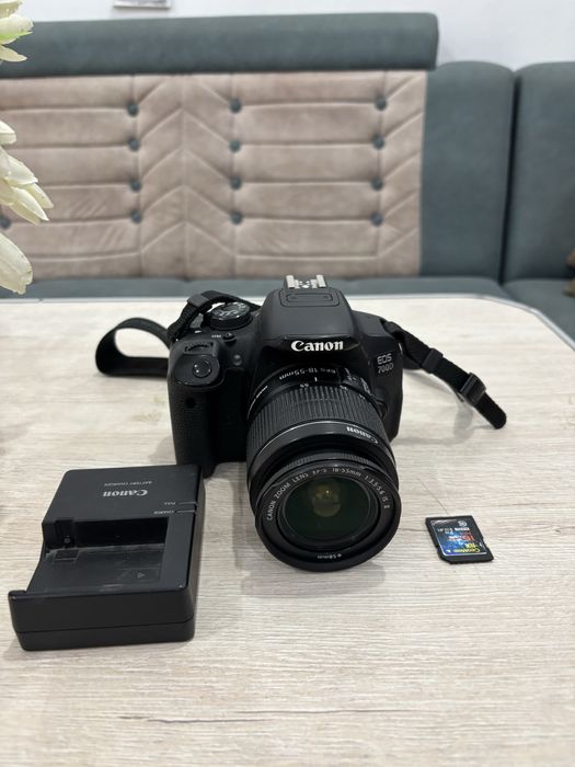Canon 700D sotiladi