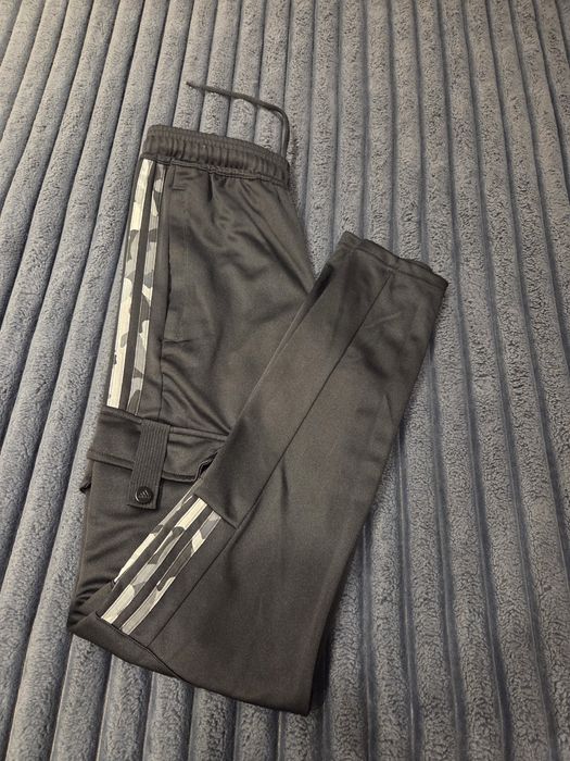 Оригинално долнище Adidas