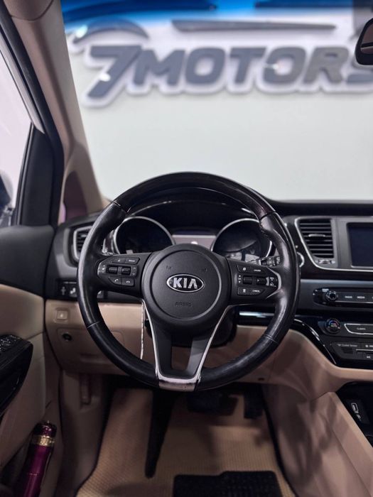Kia Carnival продается