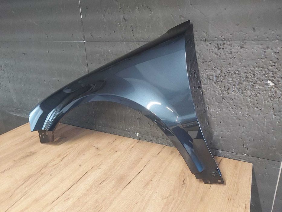 Aripa Fata Stanga VW Passat B5.5 An 2004-2005 (LC5F (Albastru))