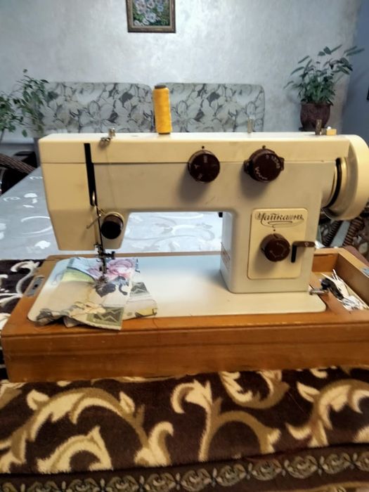 Швейная машинка Чайка