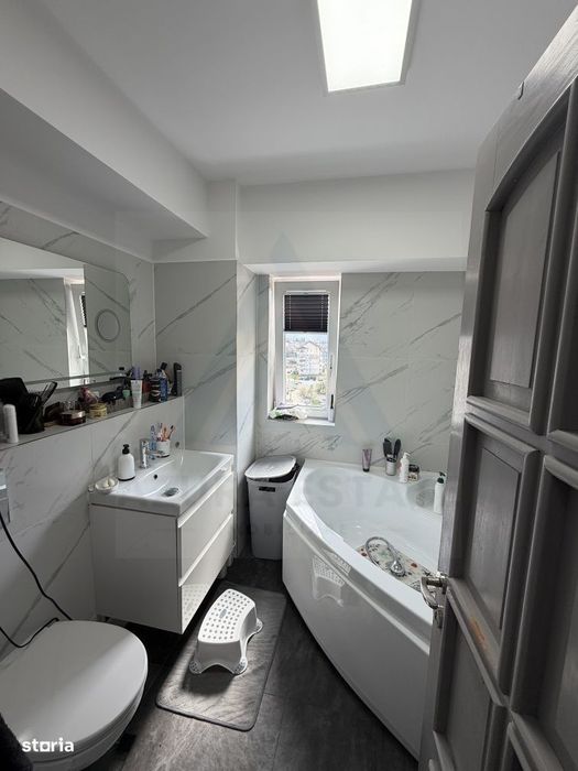 Apartament 3 camere 78 mp utili 3 balcoane 2 bai boxă zona Terezian — fotografia 3