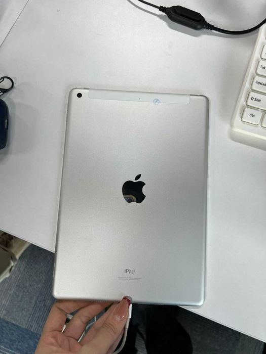 iPad 8 32G (WiFi+Cellular, SIM Card)