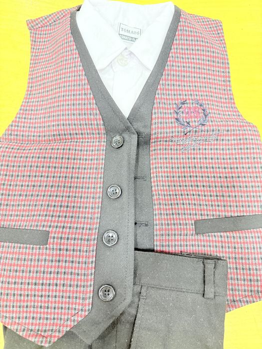 Брюки рубашка жилет на 4-5 лет