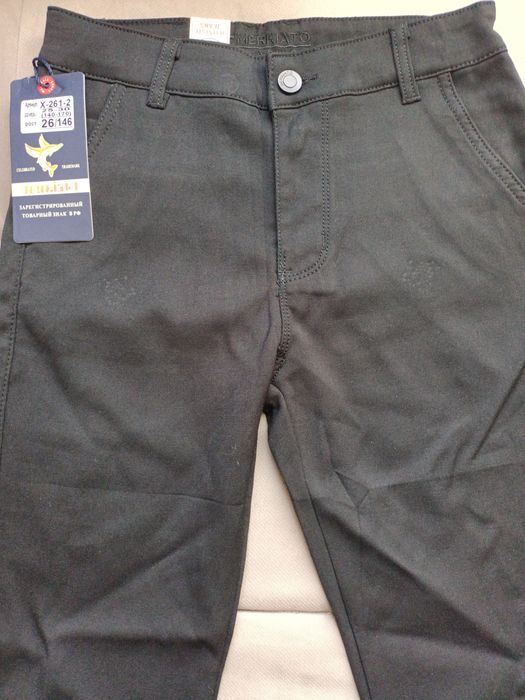 Продаются брюки школьные