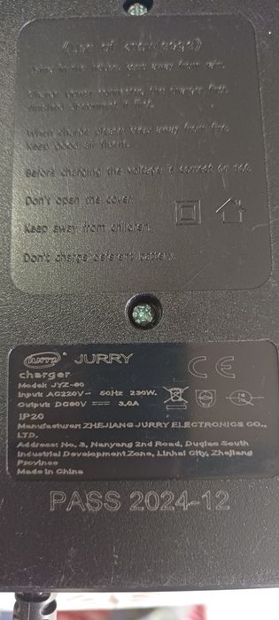 Încărcător triciclu electric 60v 3ah