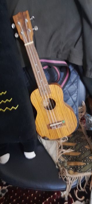 Продам укулеле новое