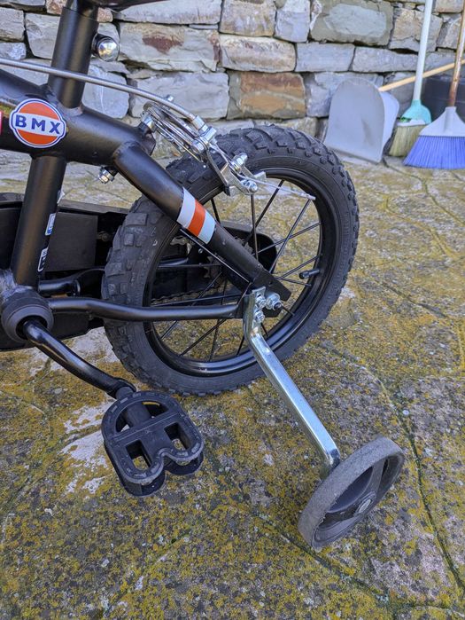 Продавам детски велосипед BMX 14"