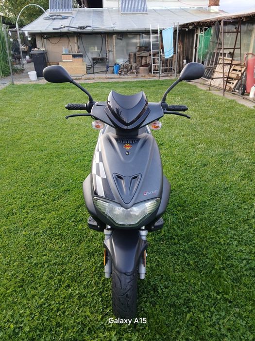 Scuter 2t timpi 49cc aproape nou 1900km      ( aprilia sr yamaha aerox piaggio runner gilera dna boatian rich keeway sym huawin kymco  )