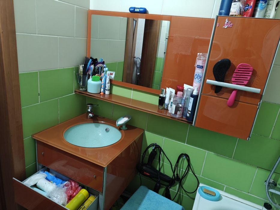 Продаю раковину с зеркалом