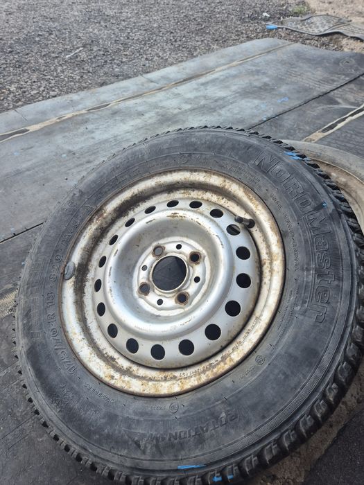 Продам шины с дисками на 13 на ладу или гольф