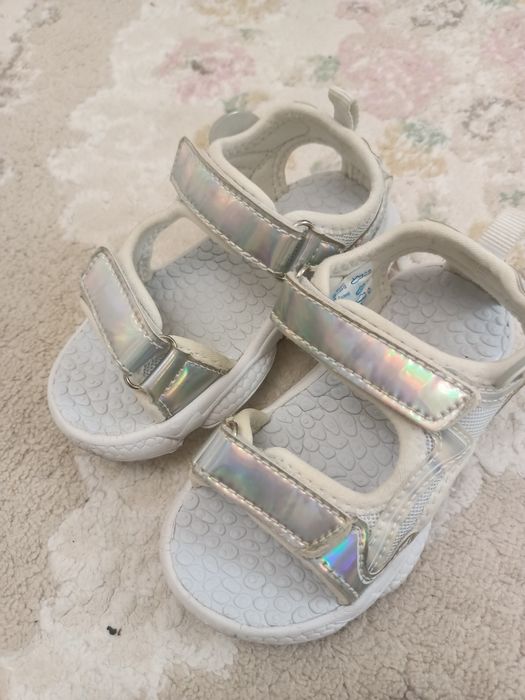 Продам сандалии детские б/у 23 размер Котофей