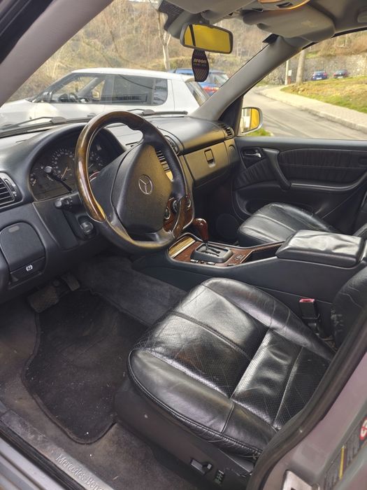 Mercedes ML 270 - autoutilitara 4 locuri