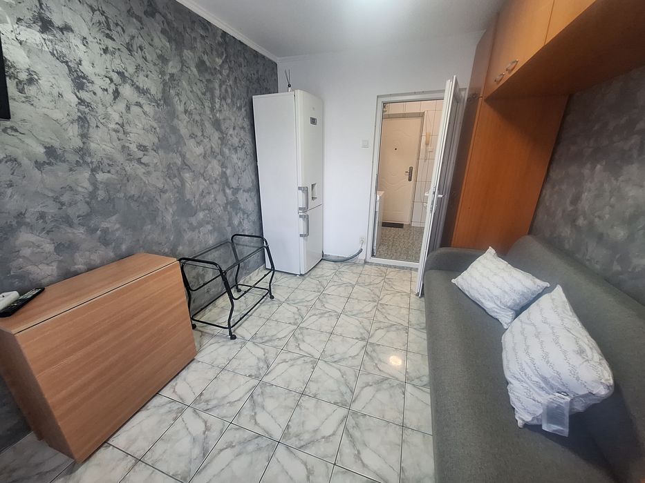 Particular închiriez garsonieră piața cet Constanța